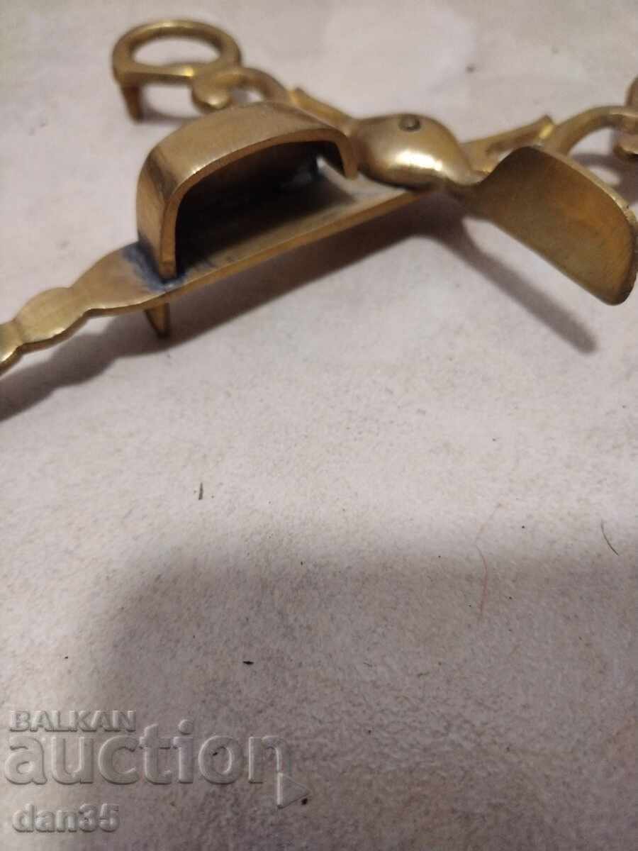 Licitație EXTINGUETOR PENTRU LUMÂNĂRI Licitație EXTINGUETOR PENTRU LUMÂNĂRI