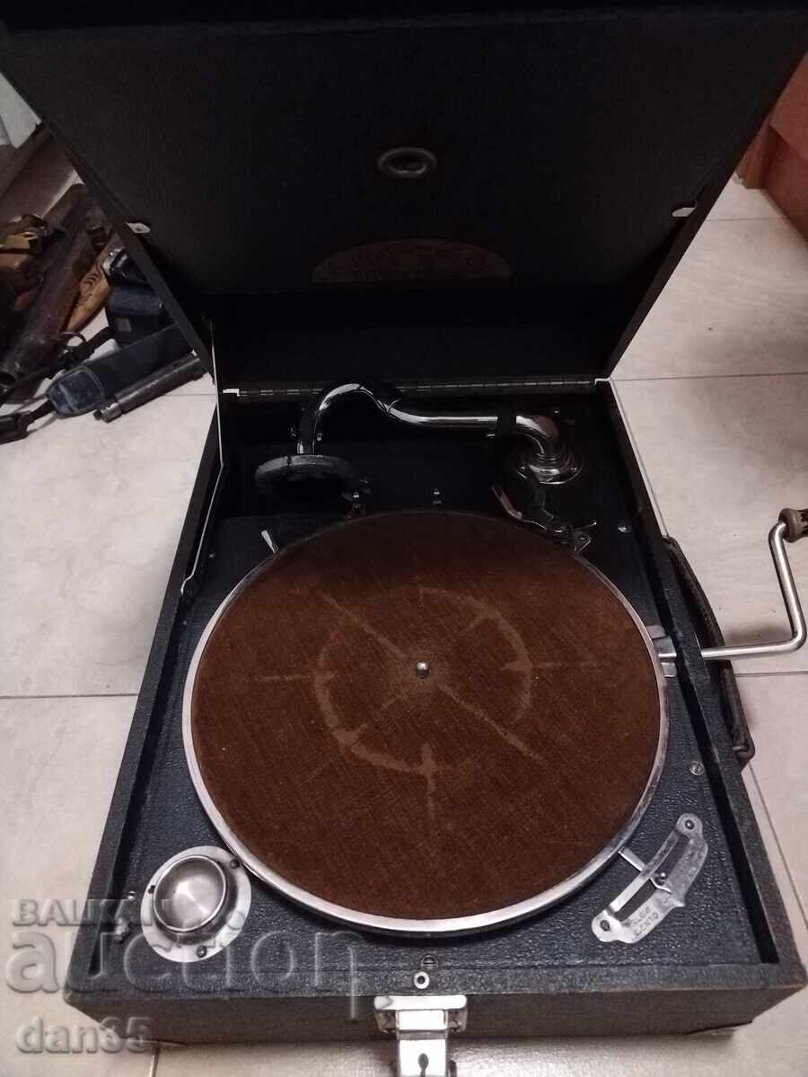 OLD GRAMOPHONE WITH HAND CRANK WORKING with price 200.00 BGN | € 102.26 OLD GRAMOPHONE WITH HAND CRANK WORKING with price 200.00 BGN | € 102.26