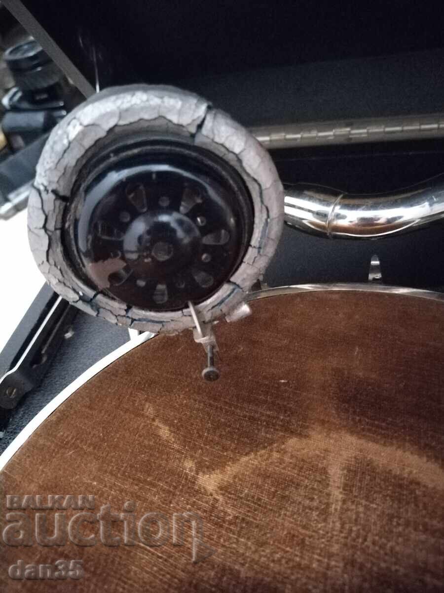 Auction OLD GRAMOPHONE WITH HAND CRANK WORKING Auction OLD GRAMOPHONE WITH HAND CRANK WORKING