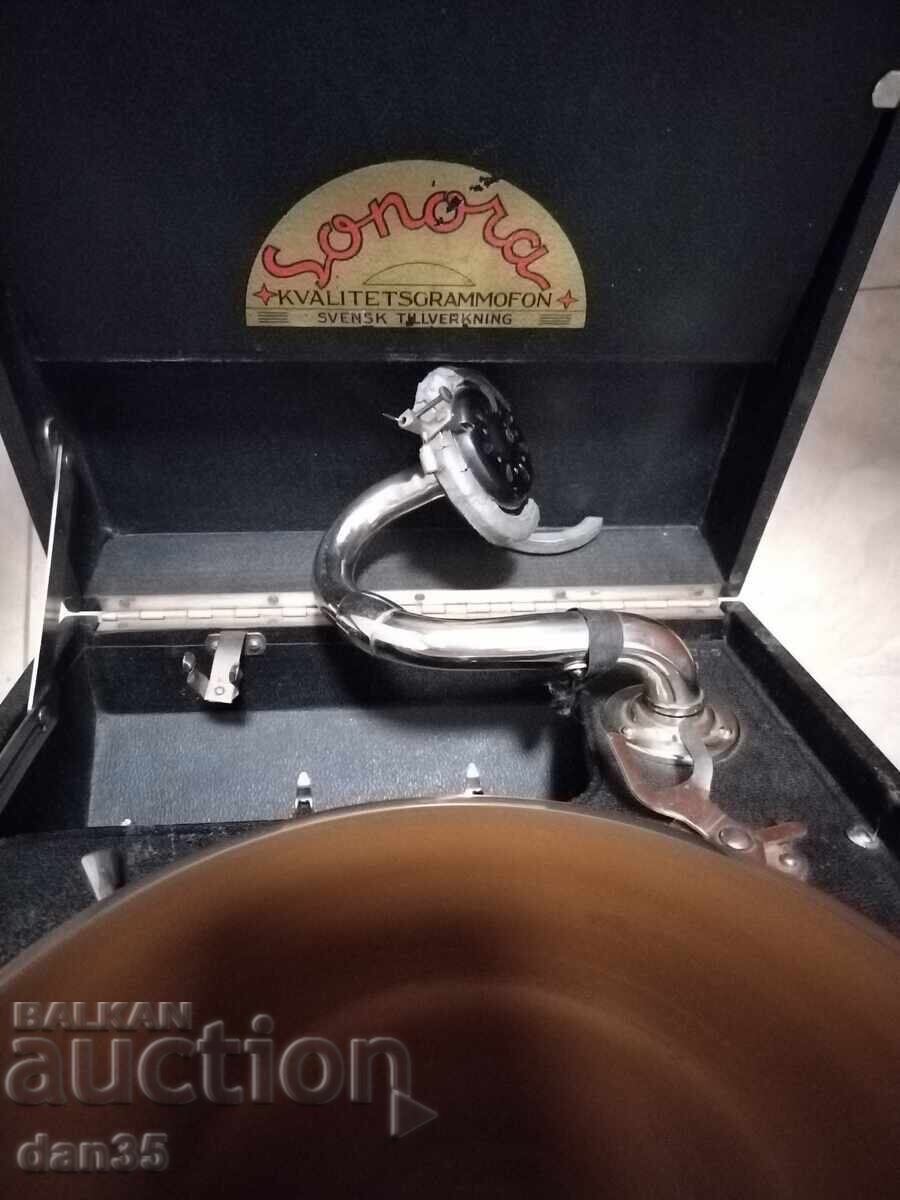 Delivery of OLD GRAMOPHONE WITH HAND CRANK WORKING Delivery of OLD GRAMOPHONE WITH HAND CRANK WORKING