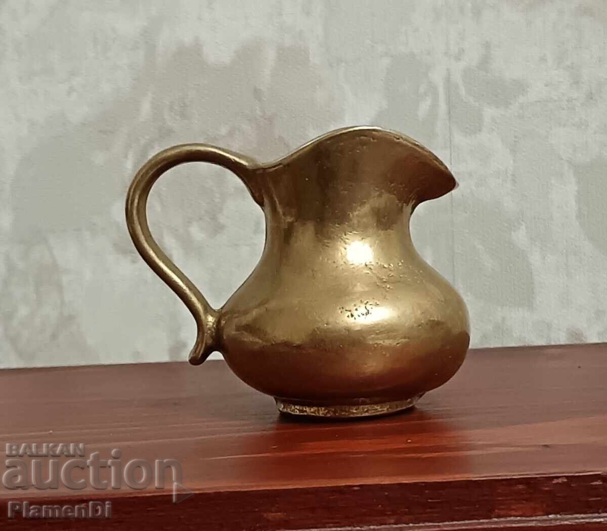 Mică cană de bronz, ulcioraș cu preț € 5.00 | 9.78 BGN
