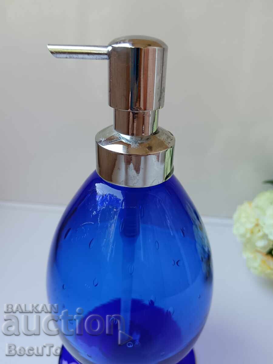 Аукцион Луксозен италиански дозатор за течен сапун/веро, синьо стъкл Аукцион Луксозен италиански дозатор за течен сапун/веро, синьо стъкл