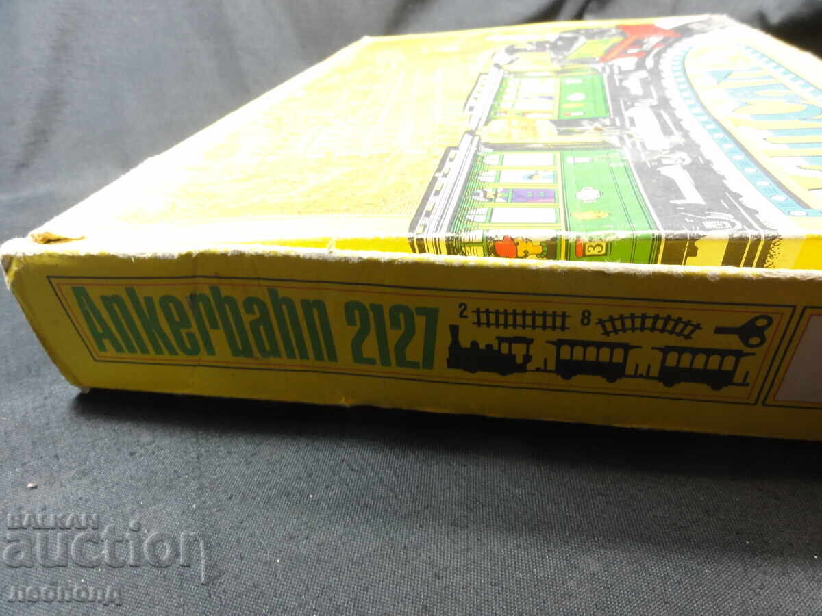 VECHI RETRO SOȚ GDR DDR JUCĂRIE MECANICĂ TRENULEȚ VULKAN cu preț 60.00 BGN | € 30.68 VECHI RETRO SOȚ GDR DDR JUCĂRIE MECANICĂ TRENULEȚ VULKAN cu preț 60.00 BGN | € 30.68