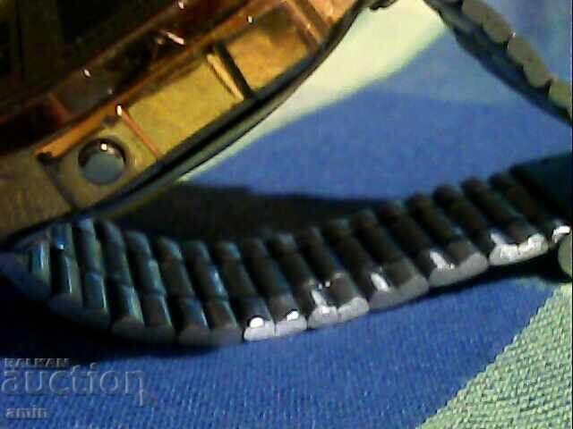 Delivery of 4-piece new Casio watch, no battery Delivery of 4-piece new Casio watch, no battery