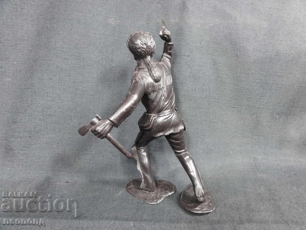 Licitație VECHE FIGURINĂ RETRO SOVIETICĂ DIN PLASTIC TRAPER