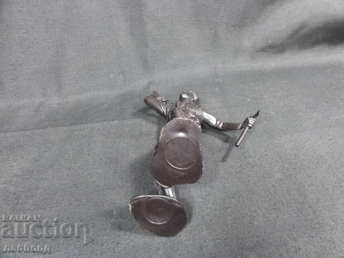 VECHE FIGURINĂ RETRO SOVIETICĂ DIN PLASTIC TRAPER - 5