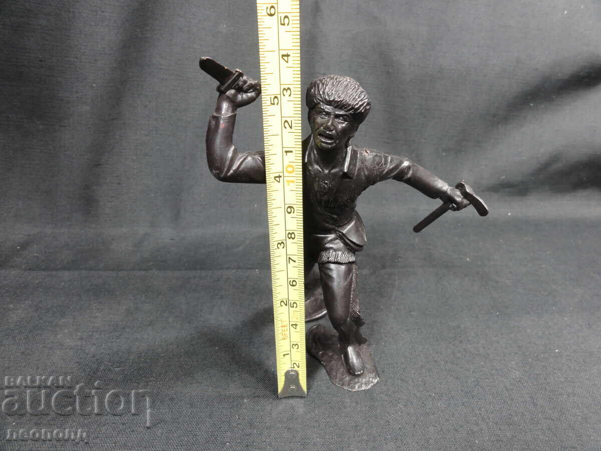 VECHE FIGURINĂ RETRO SOVIETICĂ DIN PLASTIC TRAPER - 6