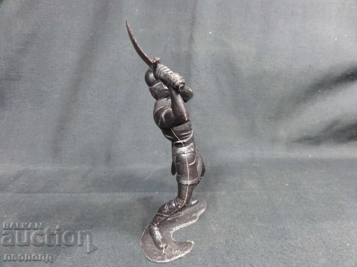 Livrarea VECHE FIGURINĂ RETRO SOVIETICĂ DIN PLASTIC VIKING