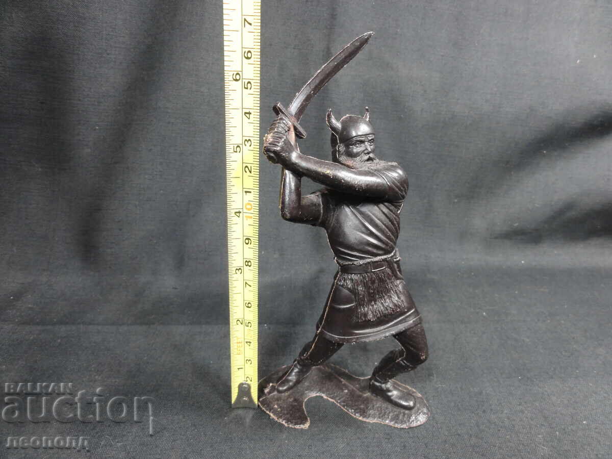 VECHE FIGURINĂ RETRO SOVIETICĂ DIN PLASTIC VIKING - 6