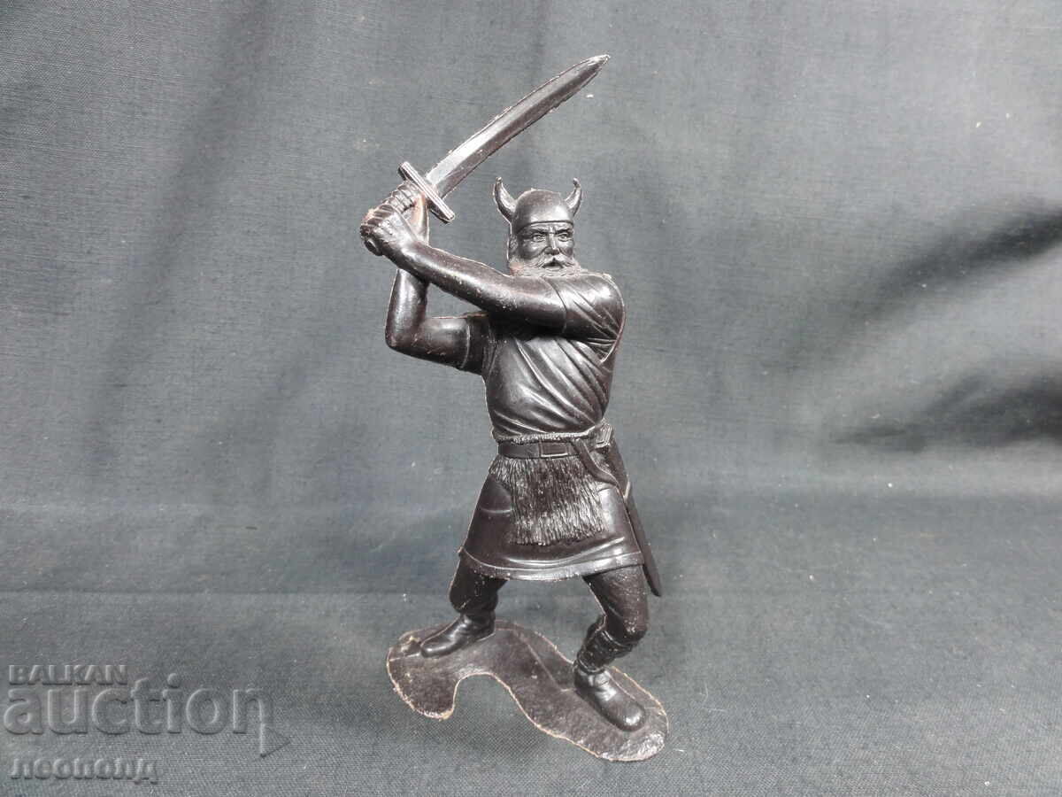 VECHE FIGURINĂ RETRO SOVIETICĂ DIN PLASTIC VIKING