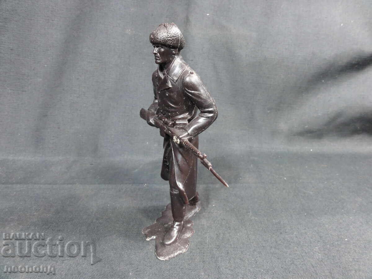FIGURINĂ VECHE RETRO SOVIETICĂ DIN PLASTIC SOLDAT RUS RĂZBOIUL AL DOILEA MONDIAL cu preț 20.00 BGN | € 10.23