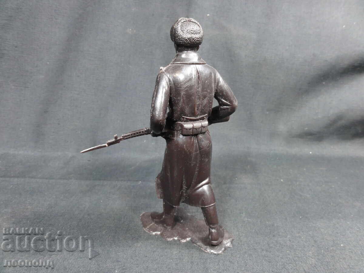 Licitație FIGURINĂ VECHE RETRO SOVIETICĂ DIN PLASTIC SOLDAT RUS RĂZBOIUL AL DOILEA MONDIAL