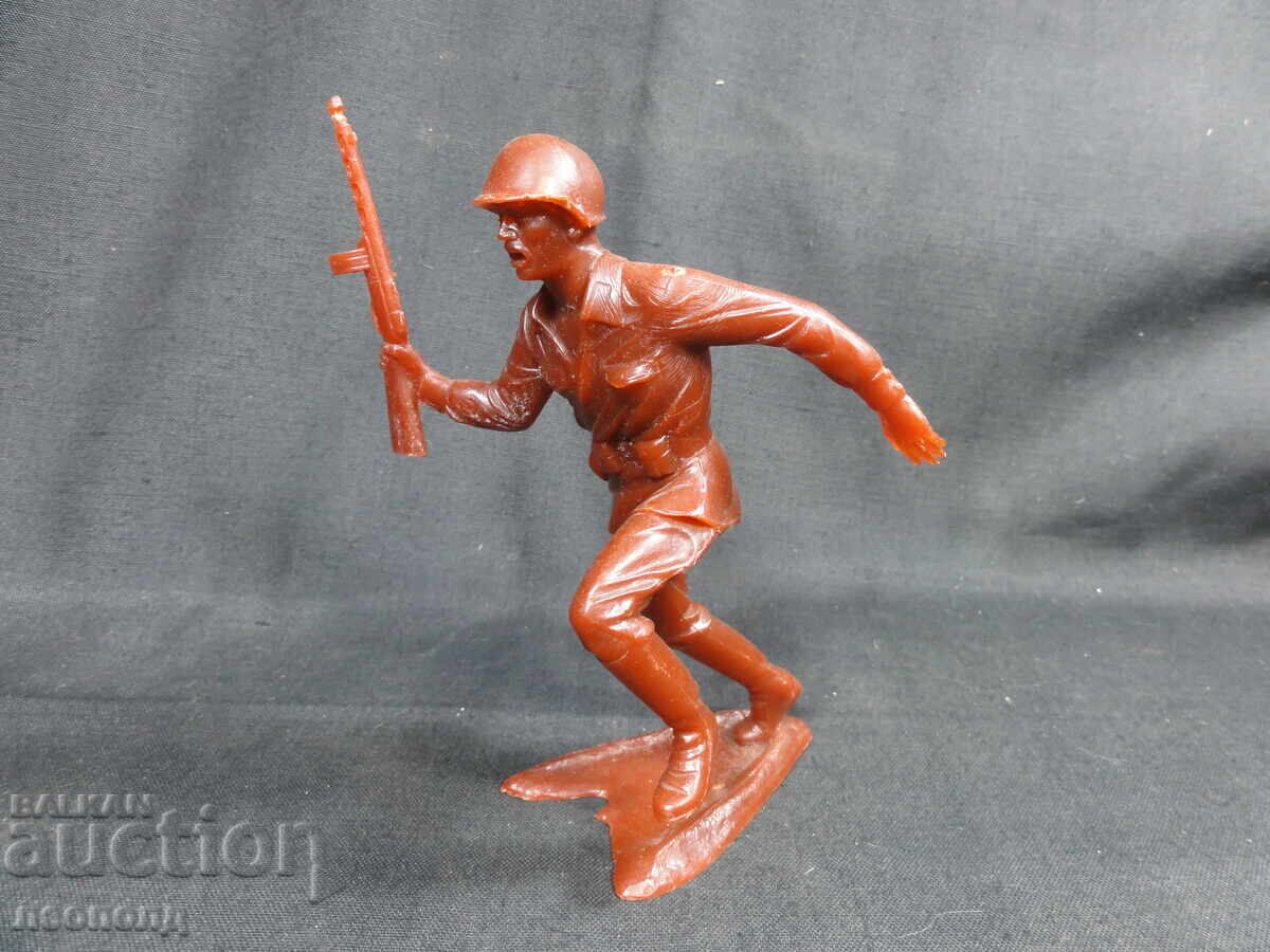 FIGURINĂ VECHE RETRO SOVIETICĂ DIN PLASTIC SOLDAT RUS RĂZBOIUL AL DOILEA MONDIAL cu preț 20.00 BGN | € 10.23