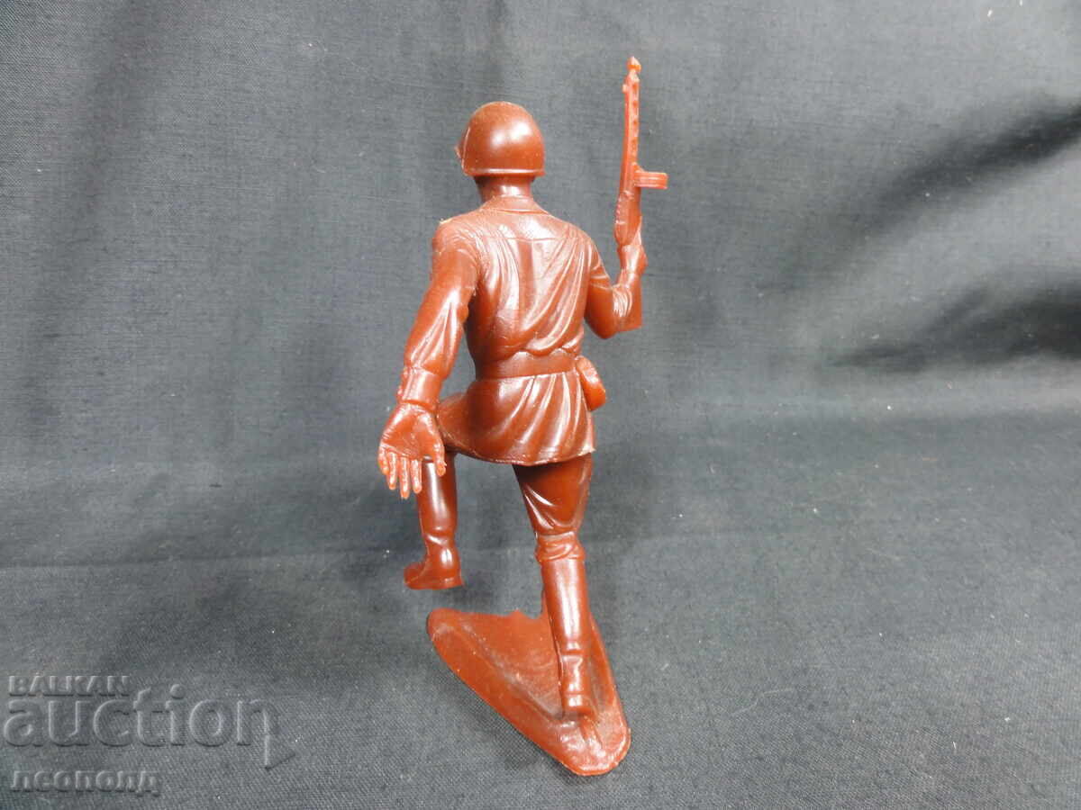 Licitație FIGURINĂ VECHE RETRO SOVIETICĂ DIN PLASTIC SOLDAT RUS RĂZBOIUL AL DOILEA MONDIAL