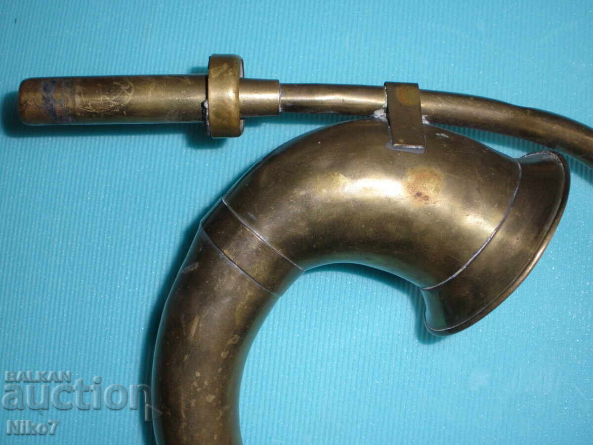 Livrarea Veche, trompetă de cupru, claxon pentru mașină retro (caleașcă) Livrarea Veche, trompetă de cupru, claxon pentru mașină retro (caleașcă)