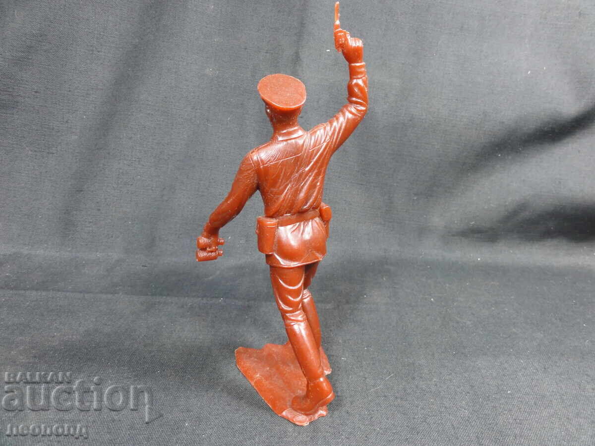 Licitație FIGURINĂ VECHE RETRO SOVIETICĂ DIN PLASTIC SOLDAT RUS RĂZBOIUL AL DOILEA MONDIAL