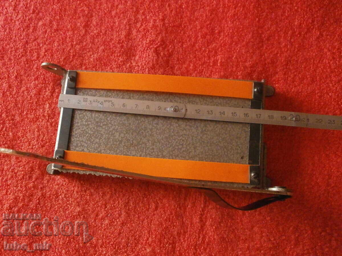 Livrarea VECHE GHILOTINĂ PENTRU TĂIAT POZE Livrarea VECHE GHILOTINĂ PENTRU TĂIAT POZE