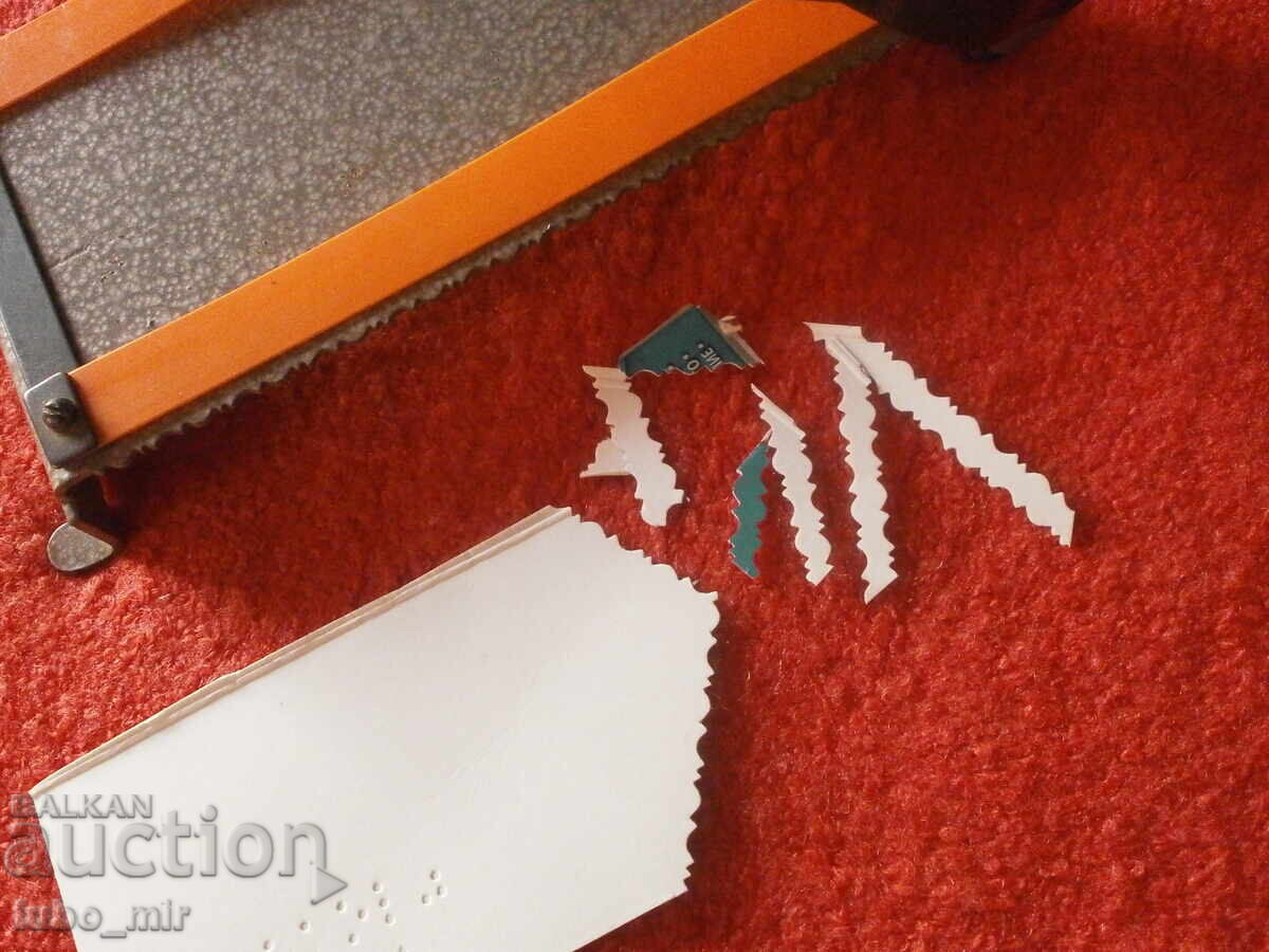 VECHE GHILOTINĂ PENTRU TĂIAT POZE - 7 VECHE GHILOTINĂ PENTRU TĂIAT POZE - 7