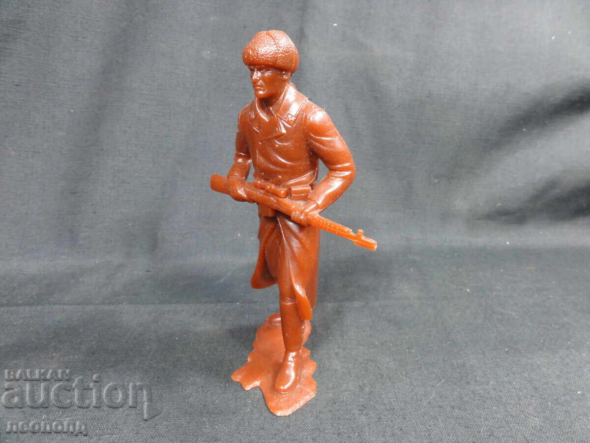 FIGURINĂ VECHE RETRO SOVIETICĂ DIN PLASTIC SOLDAT RUS RĂZBOIUL AL DOILEA MONDIAL cu preț 20.00 BGN | € 10.23