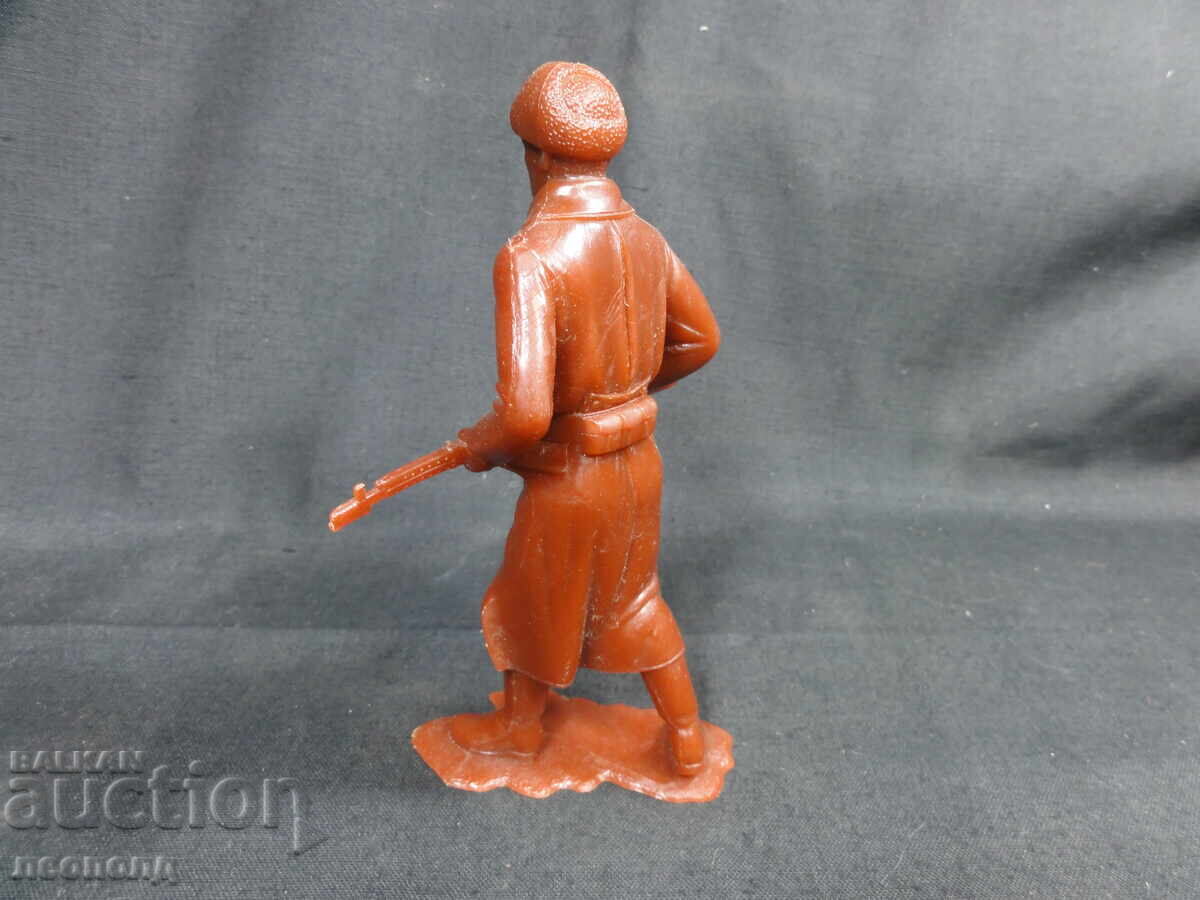 Licitație FIGURINĂ VECHE RETRO SOVIETICĂ DIN PLASTIC SOLDAT RUS RĂZBOIUL AL DOILEA MONDIAL