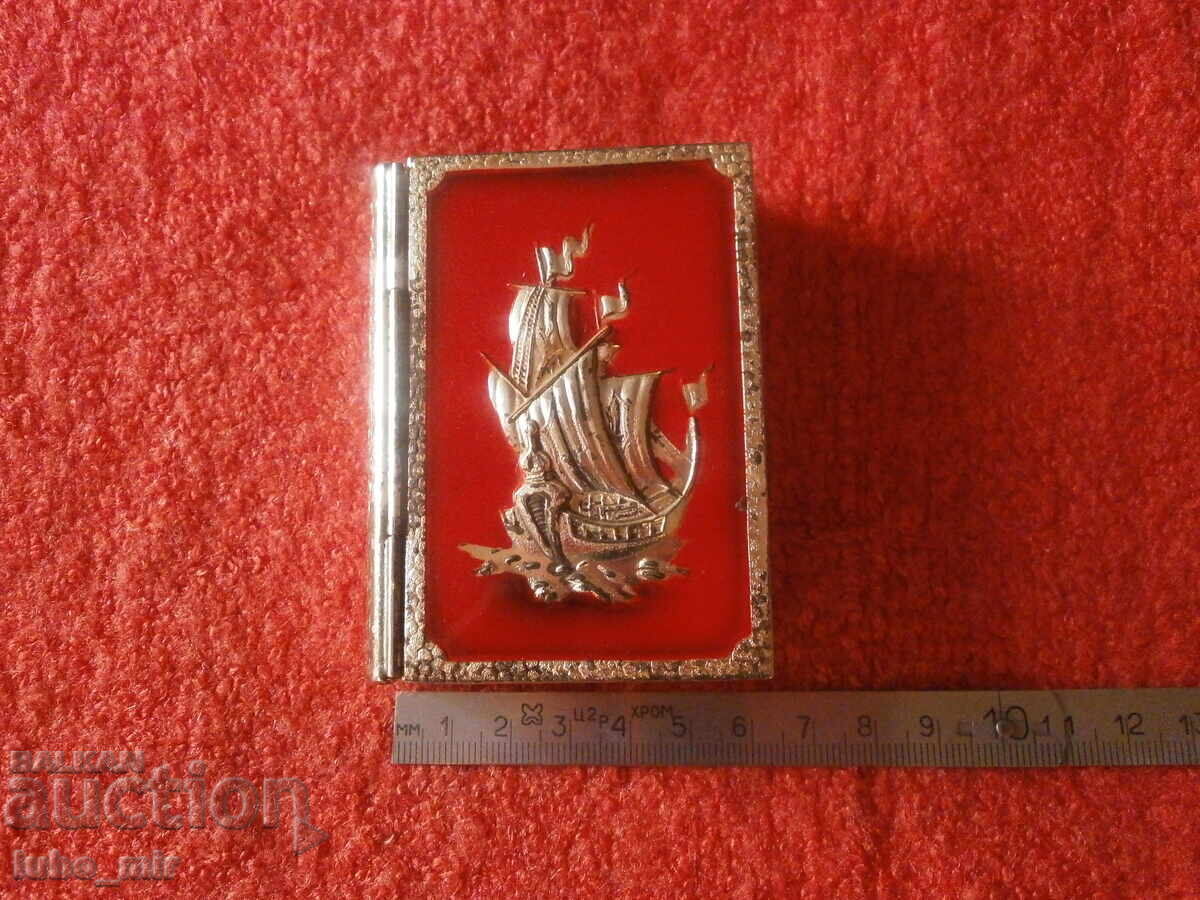 Auction  OLD METAL JEWELRY BOX