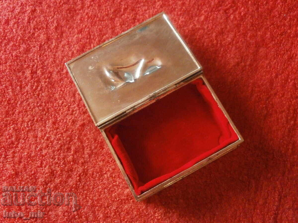 Delivery of OLD METAL JEWELRY BOX