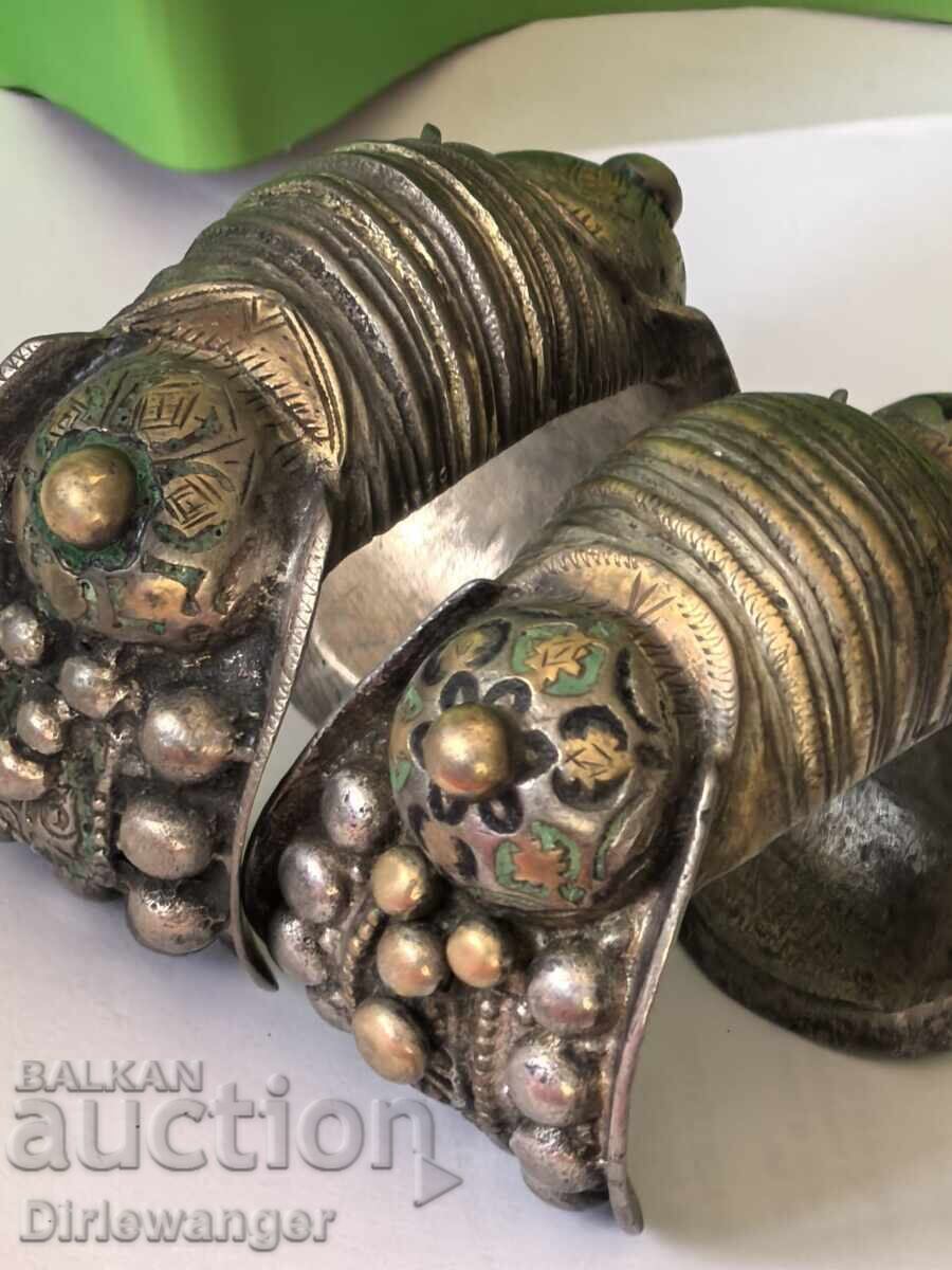 CUBELII. HRIVNĂ. PRAȘTIE. SACHIAN cu preț 900.00 BGN | € 460.16 CUBELII. HRIVNĂ. PRAȘTIE. SACHIAN cu preț 900.00 BGN | € 460.16