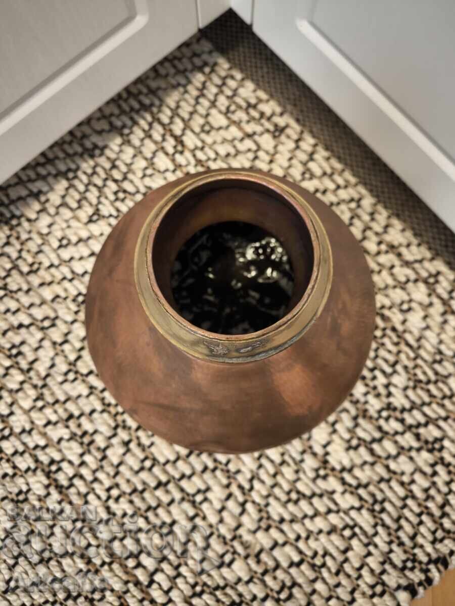 Delivery of Oriental Hand-Forged Copper Vessel - 20th Century Delivery of Oriental Hand-Forged Copper Vessel - 20th Century