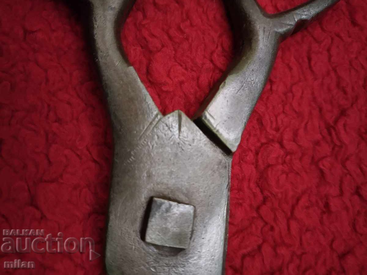 Auction Huge tailor's scissors 19th century Auction Huge tailor's scissors 19th century