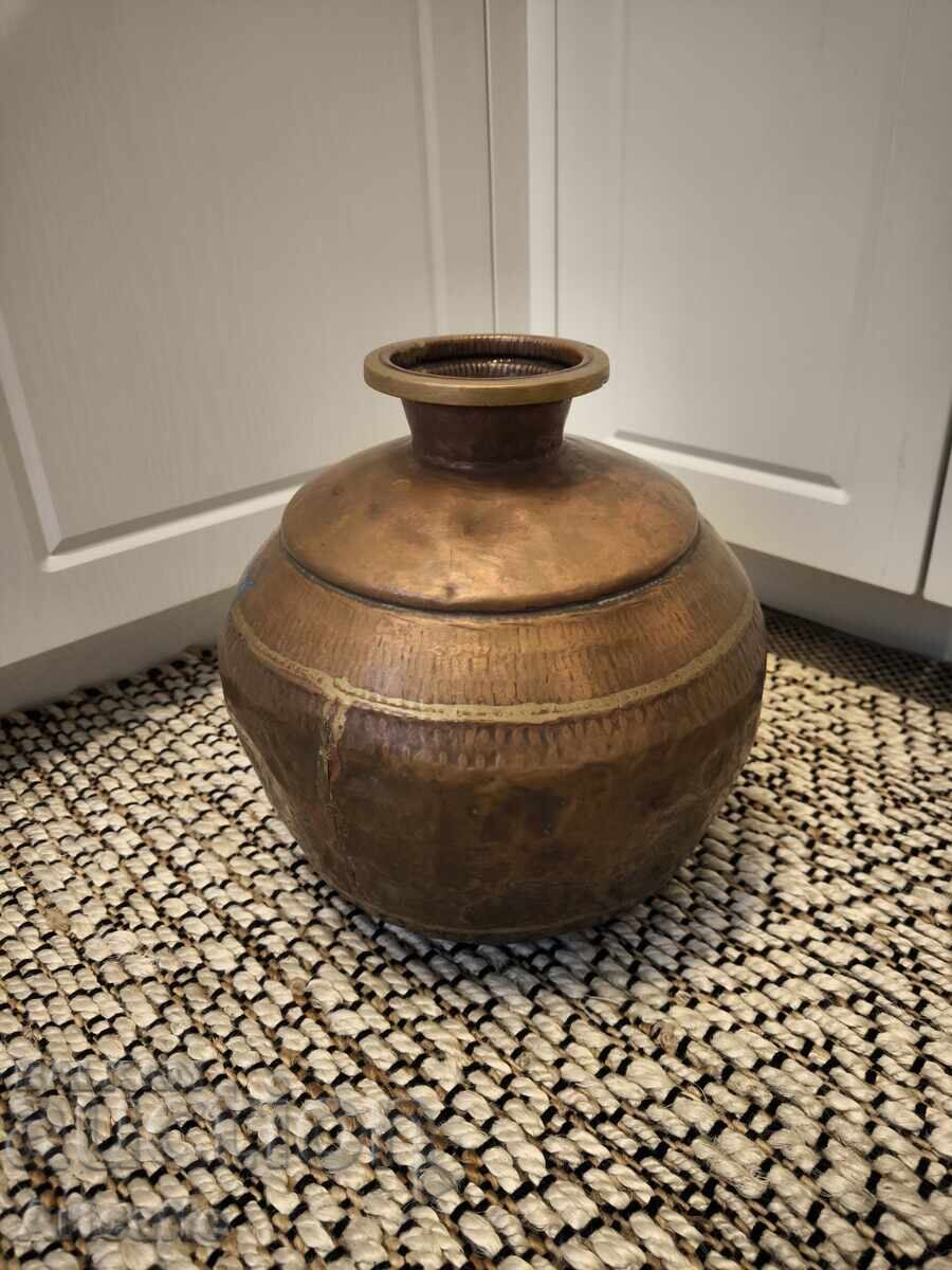 Ανατολίτικο χειροποίητο χάλκινο σκεύος - 20ος αιώνας με τιμή 300.00 BGN | € 153.39 Ανατολίτικο χειροποίητο χάλκινο σκεύος - 20ος αιώνας με τιμή 300.00 BGN | € 153.39