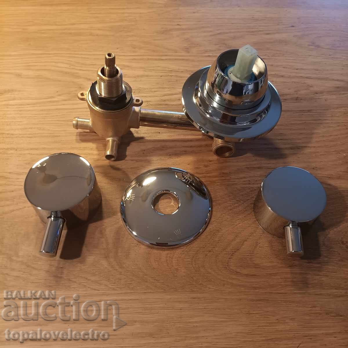 Παράδοση ΚΑΙΝΟΥΡΙΟΣ! Μπαταρία τοίχου, 3 εξόδων, μοντέλο Intubation 10 cm, ορείχαλκος Παράδοση ΚΑΙΝΟΥΡΙΟΣ! Μπαταρία τοίχου, 3 εξόδων, μοντέλο Intubation 10 cm, ορείχαλκος