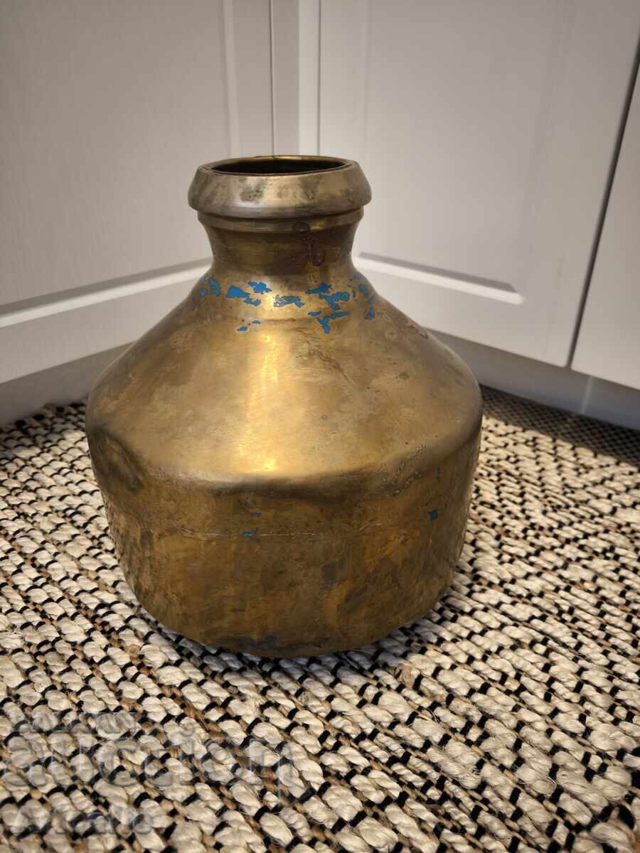 Auction  Hand-forged brass vessel - massive, decorative