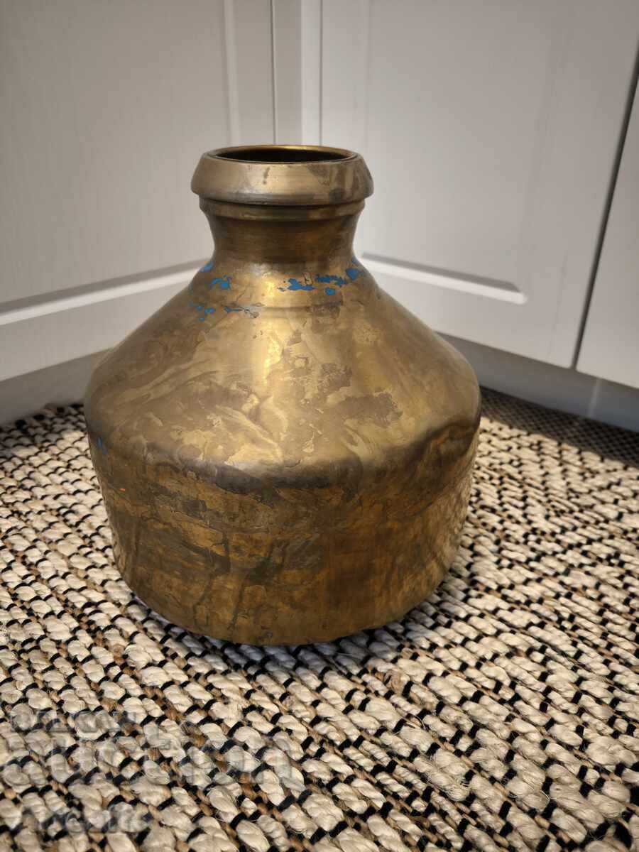 Delivery of Hand-forged brass vessel - massive, decorative