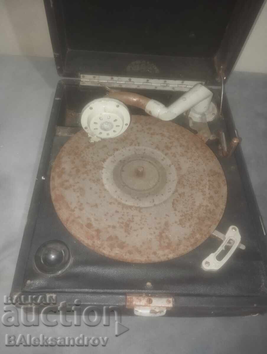 Vechi gramofon cu manivelă cu preț 0.01 BGN | € 0.01
