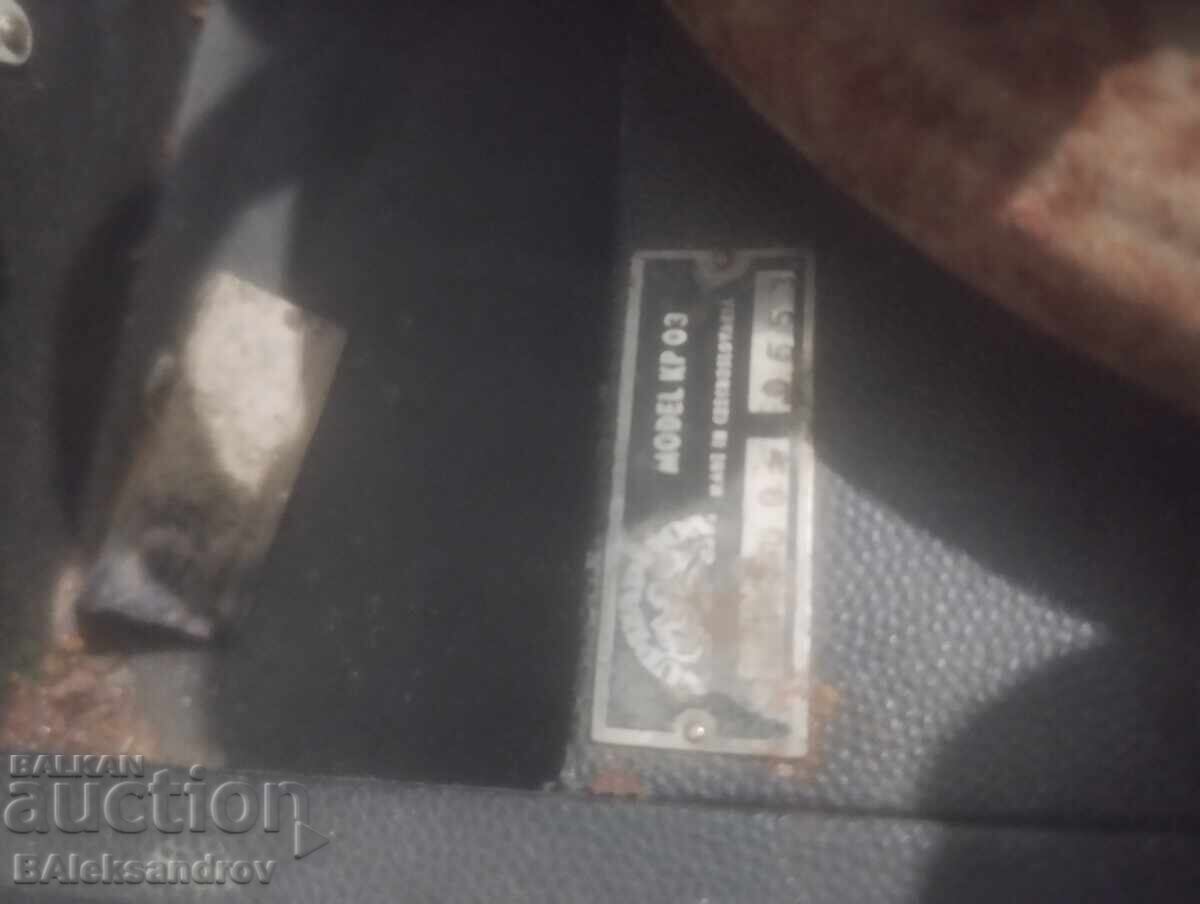 Livrarea Vechi gramofon cu manivelă