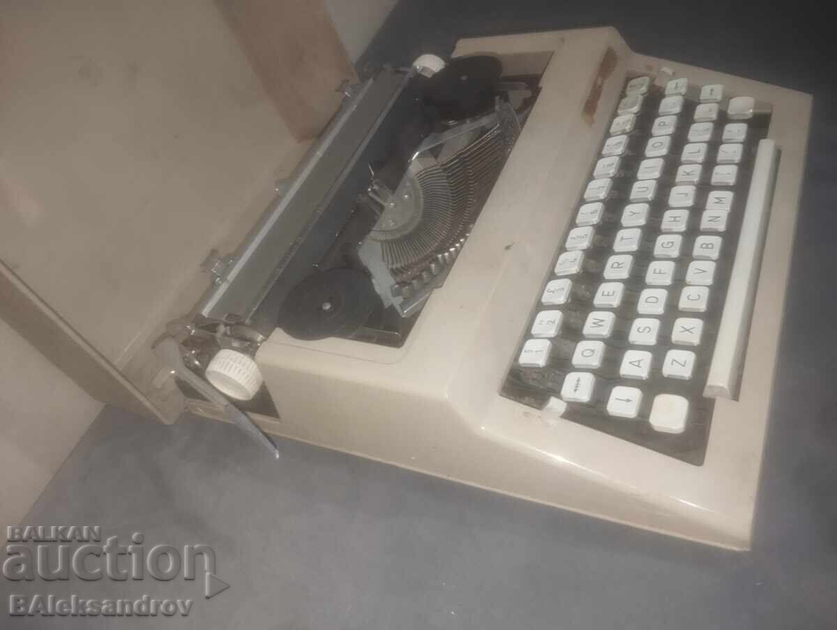 Доставка на Пишеща машина