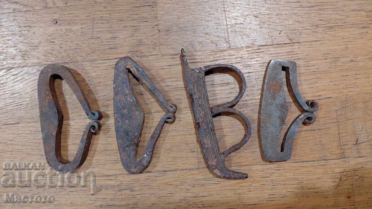 Чакмаци 4бр.чакмак кован. с цена 21.00 лв. | € 10.74 Чакмаци 4бр.чакмак кован. с цена 21.00 лв. | € 10.74