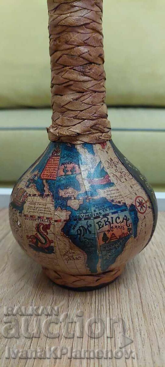 Ιταλική vintage φιάλη με δερμάτινη επένδυση για συλλέκτες με τιμή 40.00 BGN | € 20.45 Ιταλική vintage φιάλη με δερμάτινη επένδυση για συλλέκτες με τιμή 40.00 BGN | € 20.45