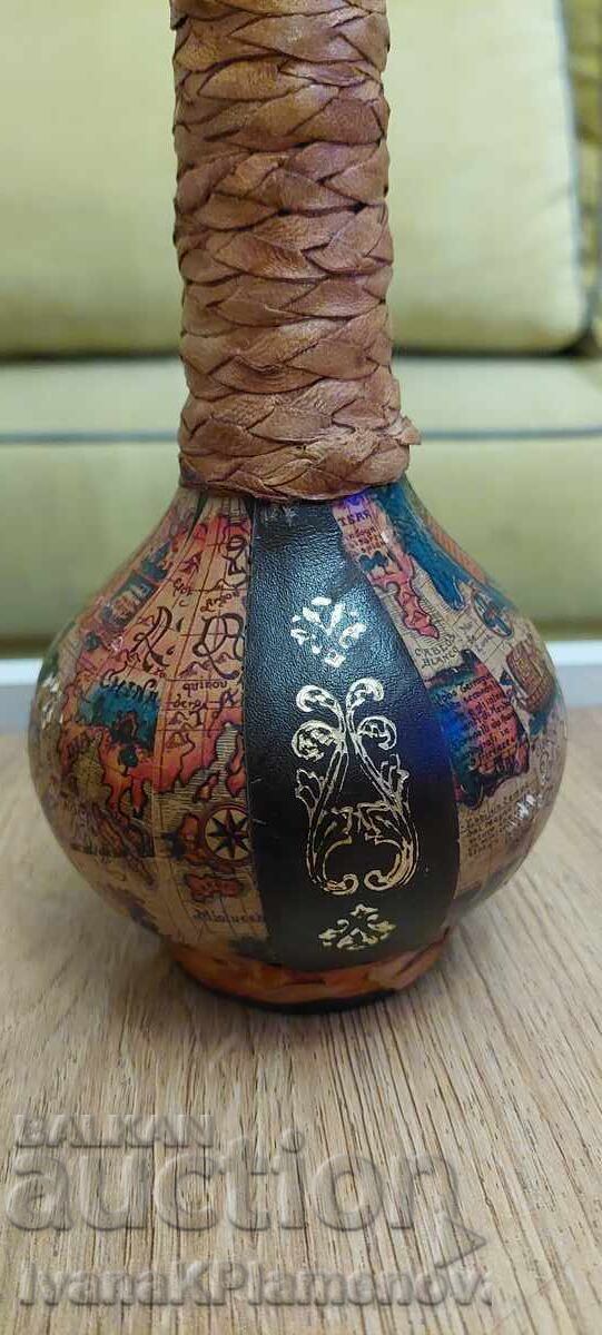 Delivery of Vintage bottle wrapped in leather Italy for collectors Delivery of Vintage bottle wrapped in leather Italy for collectors