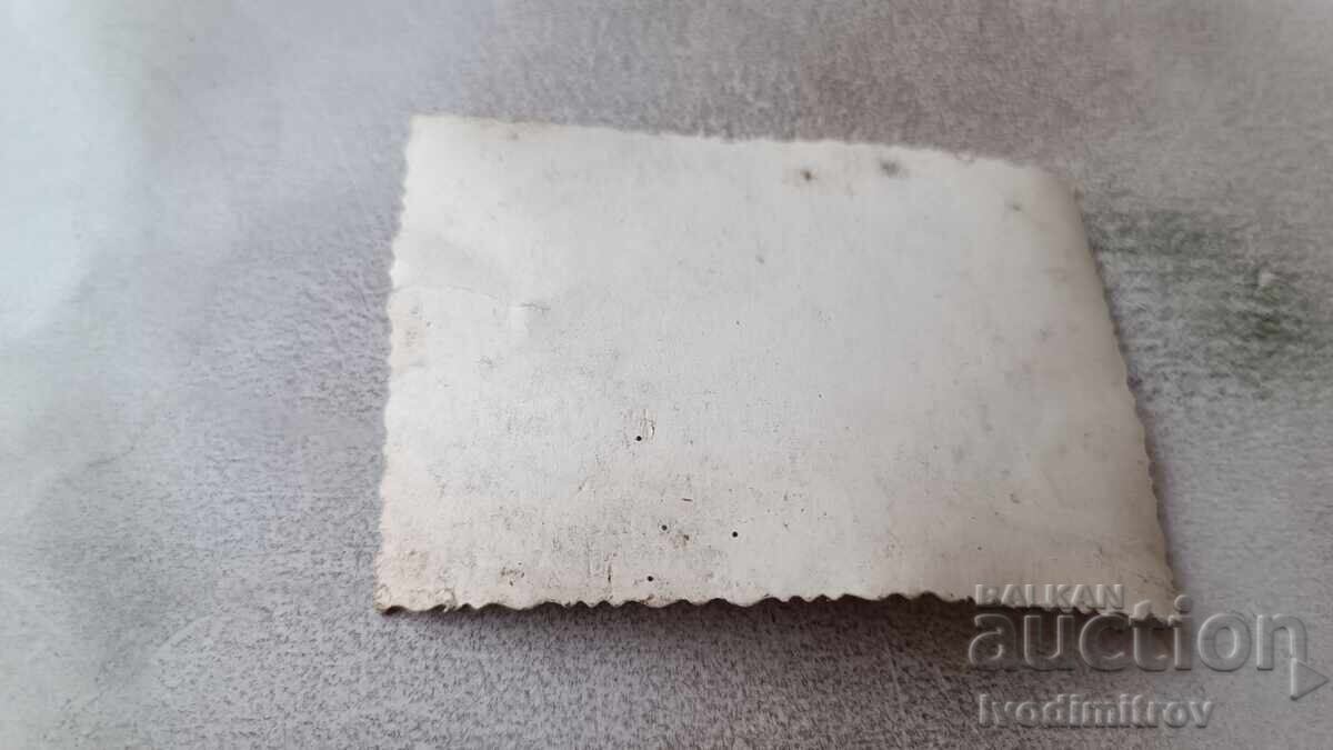 Φωτογραφία Νέας γυναίκας με παραδοσιακή φορεσιά με τιμή 2.35 BGN | € 1.20