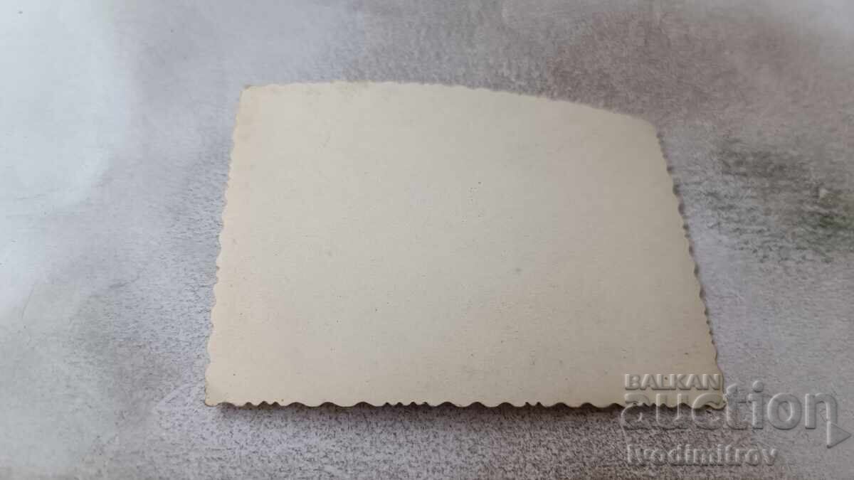 Fotografie Sofia Bărbat și fată tânără pe trotuar cu preț 1.85 BGN | € 0.95