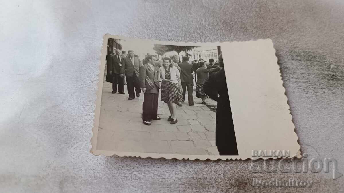 Fotografie Sofia Bărbat și fată tânără pe trotuar