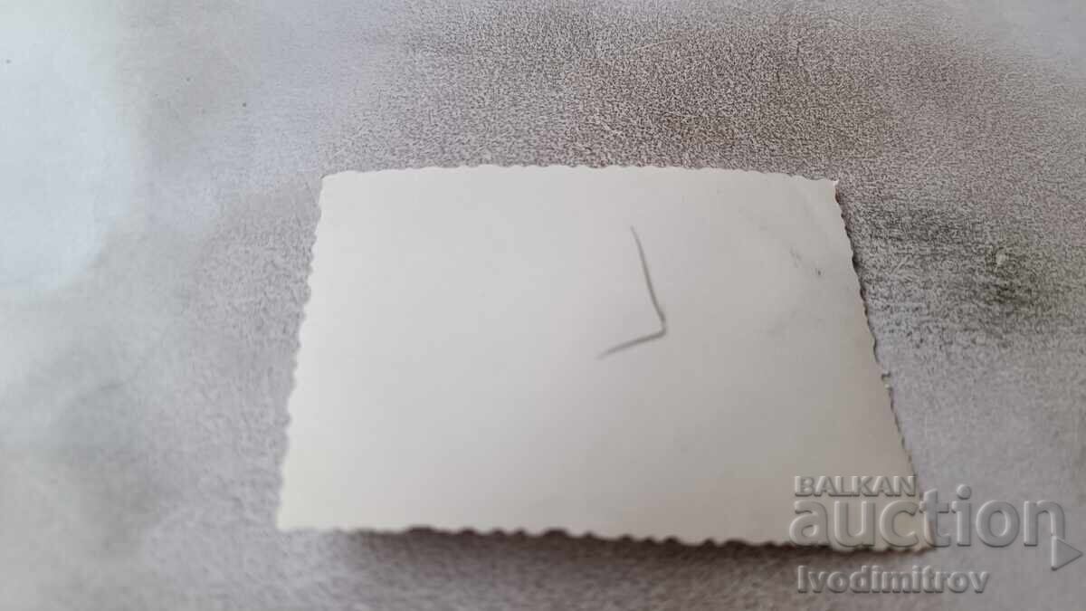 Φωτογραφία Άνδρας και γυναίκα στην παραλία με τιμή 1.65 BGN | € 0.84 Φωτογραφία Άνδρας και γυναίκα στην παραλία με τιμή 1.65 BGN | € 0.84