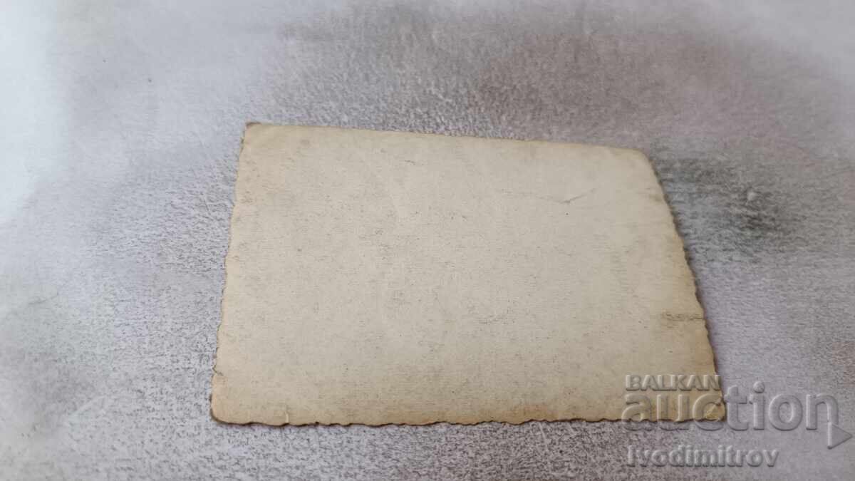 Φωτογραφία Άνδρες γυναίκες και παιδιά στο ποτάμι με τιμή 1.85 BGN | € 0.95 Φωτογραφία Άνδρες γυναίκες και παιδιά στο ποτάμι με τιμή 1.85 BGN | € 0.95