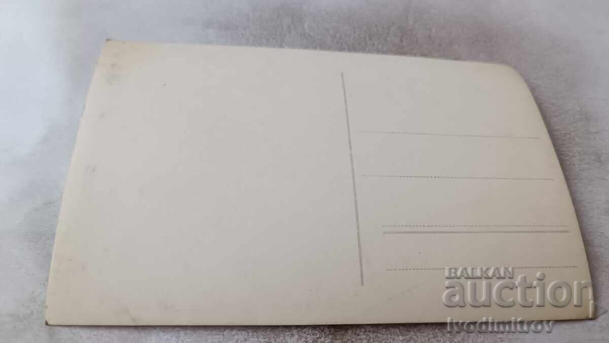 Φωτογραφία Άνδρα σε κατεστραμμένο ντόκο στη θάλασσα με τιμή 2.35 BGN | € 1.20 Φωτογραφία Άνδρα σε κατεστραμμένο ντόκο στη θάλασσα με τιμή 2.35 BGN | € 1.20