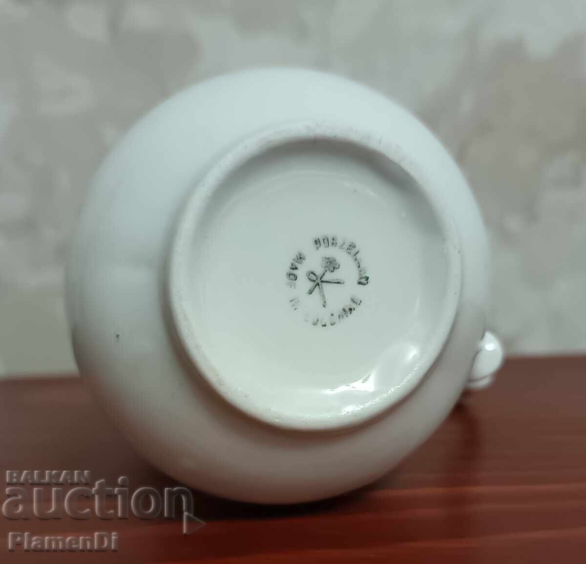 Παλιό βουλγαρικό πορσελάνινο από την "Kitka" Νέας Αγοράς με τιμή 12.00 BGN | € 6.14 Παλιό βουλγαρικό πορσελάνινο από την "Kitka" Νέας Αγοράς με τιμή 12.00 BGN | € 6.14