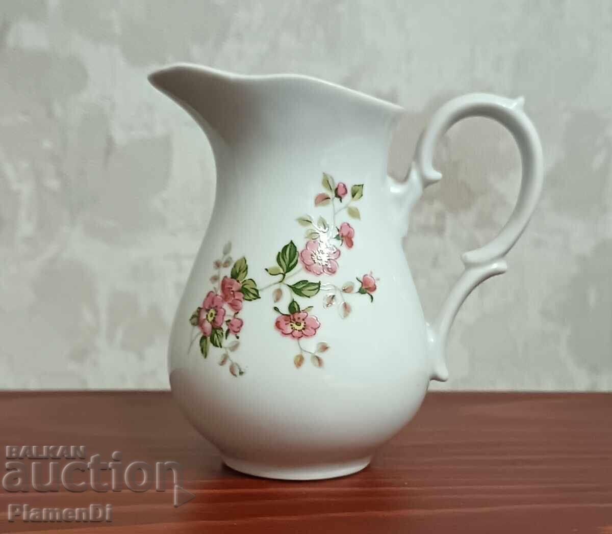 Παλιό βουλγαρικό πορσελάνινο από την "Kitka" Νέας Αγοράς Παλιό βουλγαρικό πορσελάνινο από την "Kitka" Νέας Αγοράς