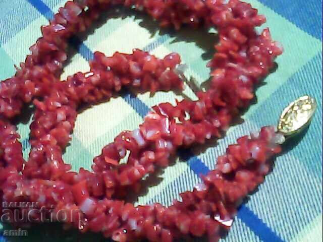 Colier frumos cu coral cu preț € 10.23 | 20.01 BGN