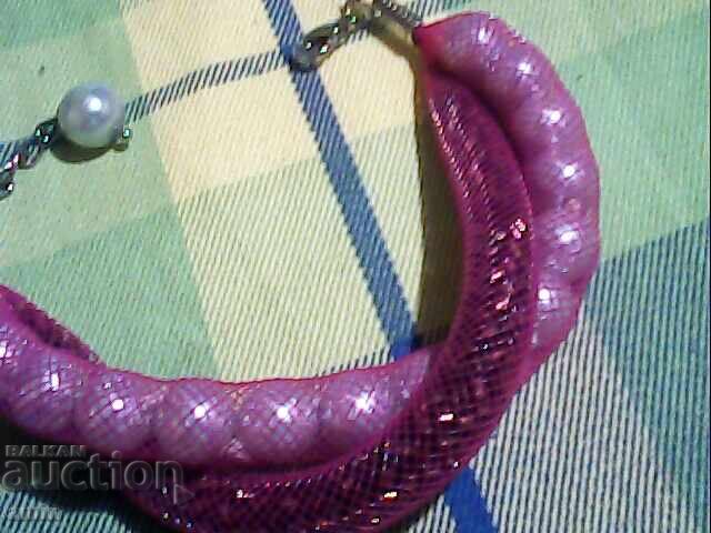 krasivi grivni ses kristali ,perli with price 25.00 BGN | € 12.78 krasivi grivni ses kristali ,perli with price 25.00 BGN | € 12.78