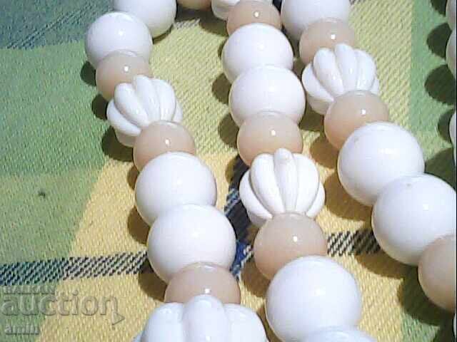 Delivery of beautiful necklace Delivery of beautiful necklace